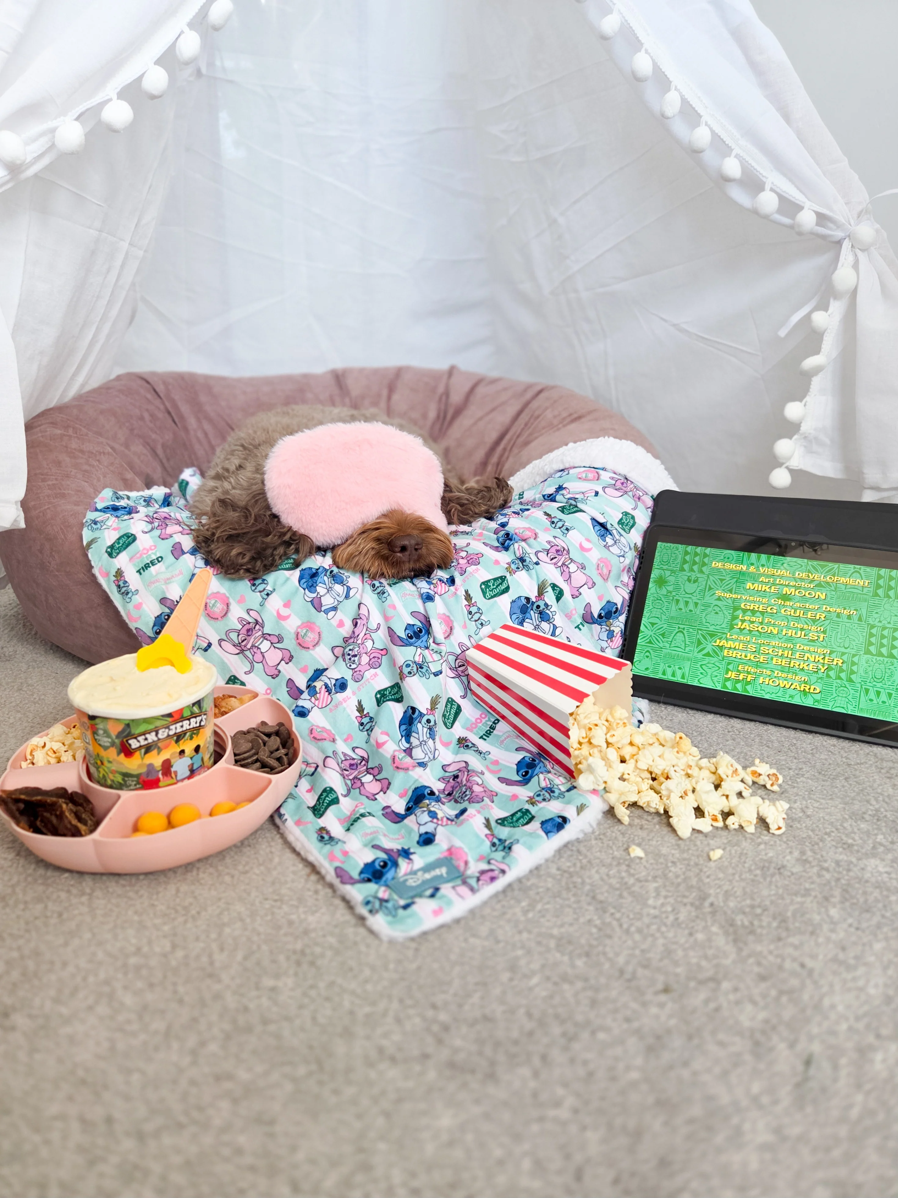 Disney© Dog Blanket - Stitch's Slumber Party - Image 9